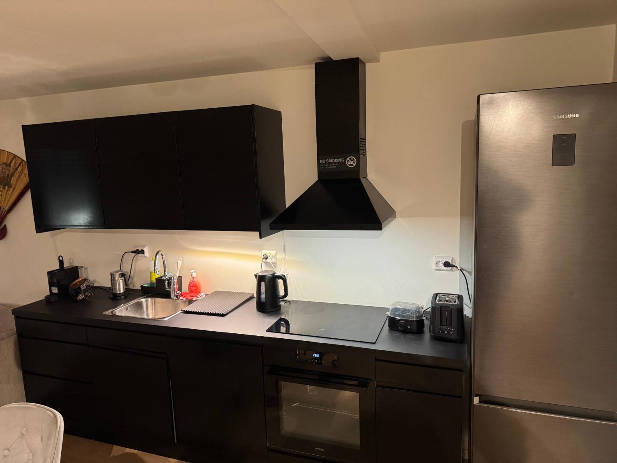 Deluxe 2 Bedroom With View And Underground Garage Apartment *