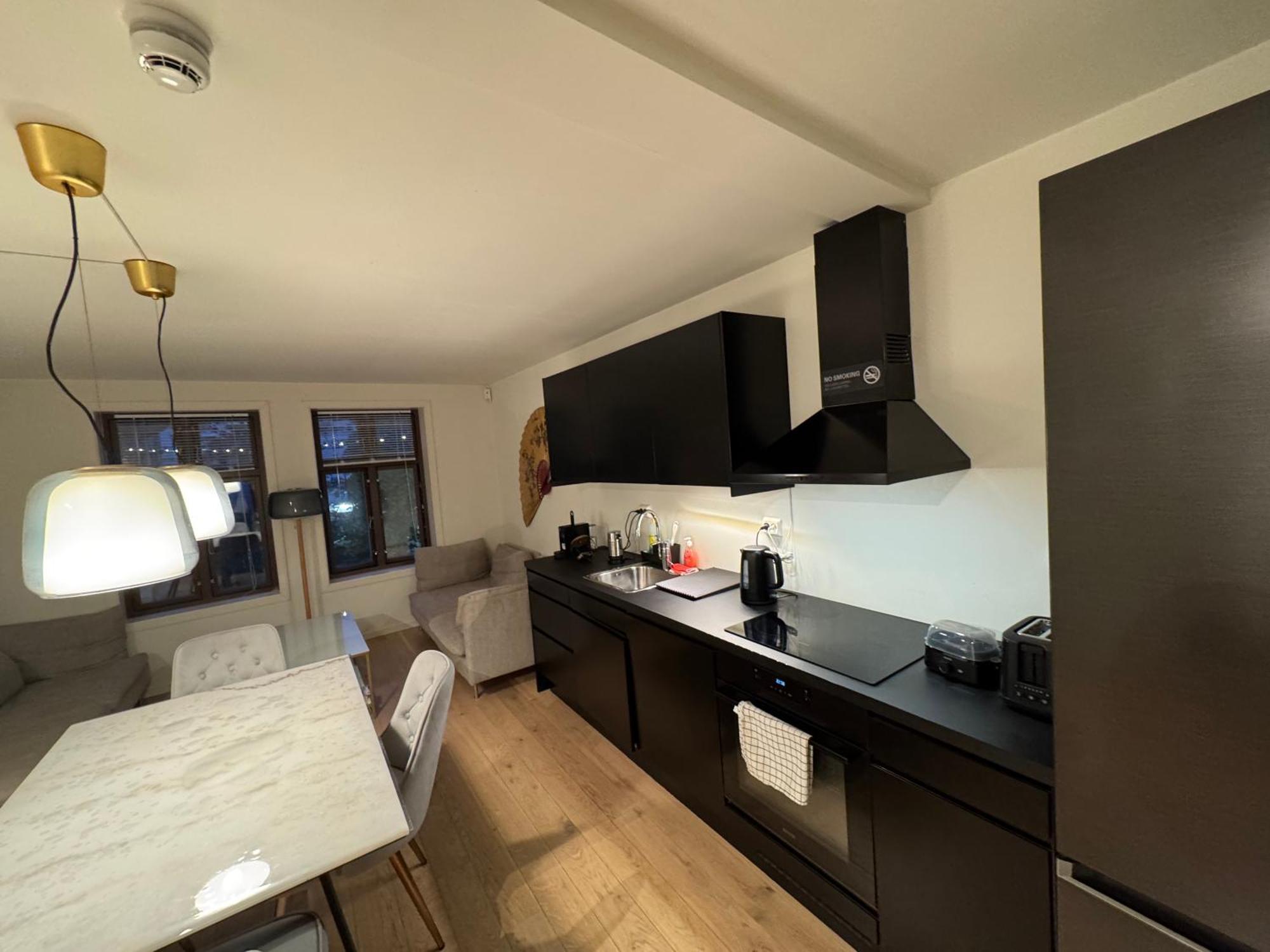 Deluxe 2 Bedroom With View And Underground Garage Apartment *